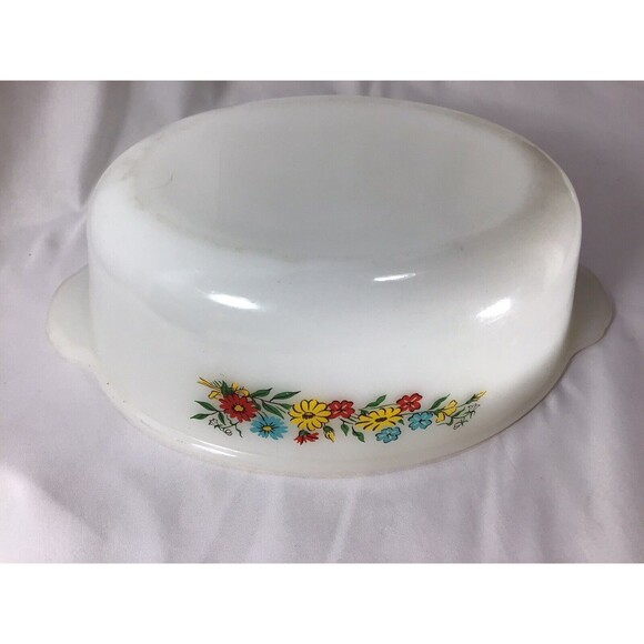 Fire King Oval Spring Wreath 467 Milk Glass 1-1/2 QUART Casserole Dish - Picture 6 of 11